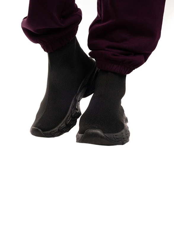 Dirty Black On Black Sneakers 2 Dirty Black On Black Sneakers – Bild 2