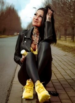 Dirty Shoes, Yellow 9 Dirty Shoes, Yellow -Straßenmode Kleidung dirty shoes yellow 4