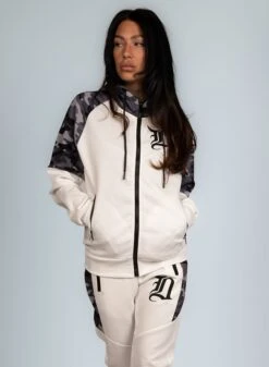 Dirty White N Camo Tracksuit -Straßenmode Kleidung dirty white n camo tracksuit 2