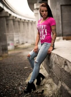 EXc Straight Outta Braaap Tee, Pink -Straßenmode Kleidung exc straight outta braaap tee pink 3