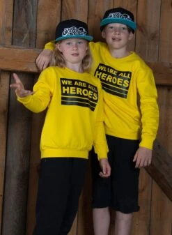 EXc We Are All Heroes Unisex Kidz Sweatshirt, Yellow -Straßenmode Kleidung exc we are all heroes unisex kidz sweatshirt yellow 1