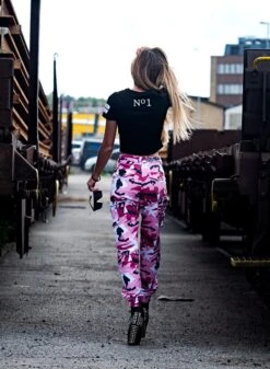 Rebel For Life We Don´t Name Drop Crop Top, Black -Straßenmode Kleidung rebel for life we dont name drop crop top black 2