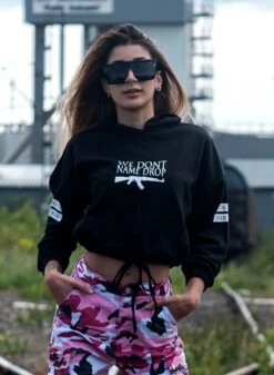 Rebel For Life We Don´t Name Drop Cropped Oversize Hoodie, Black -Straßenmode Kleidung rebel for life we dont name drop cropped oversize hoodie black 4