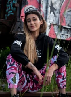 Rebel For Life We Don´t Name Drop Cropped Oversize Hoodie, Black -Straßenmode Kleidung rebel for life we dont name drop cropped oversize hoodie black 6